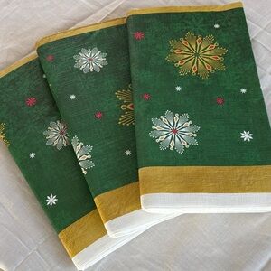 🎄Festive 1970’s Green PAPER Tablecloths with Snowflake Design qty 3